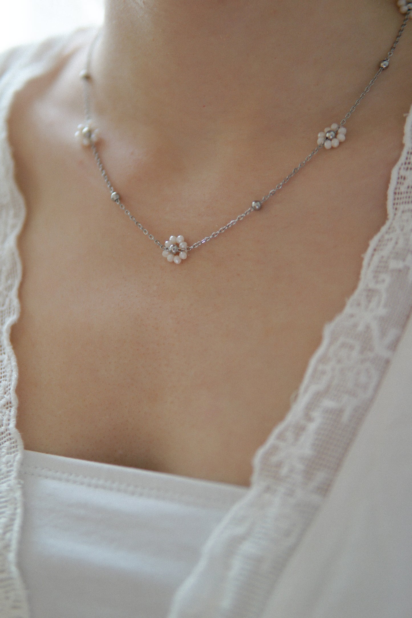 Blütenzauber in Creme Silber