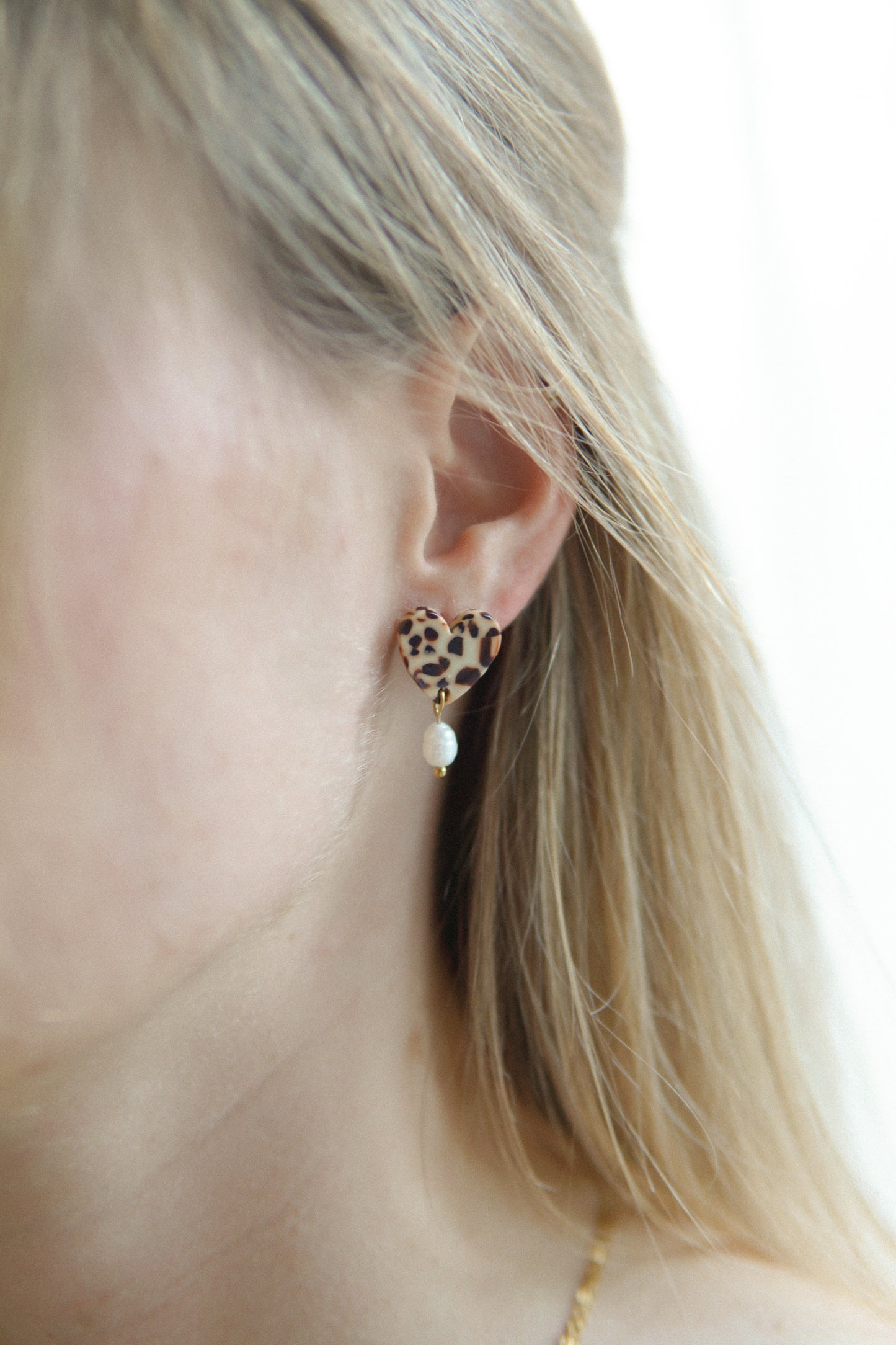 Ohrstecker Herz in Terrazzo Beige