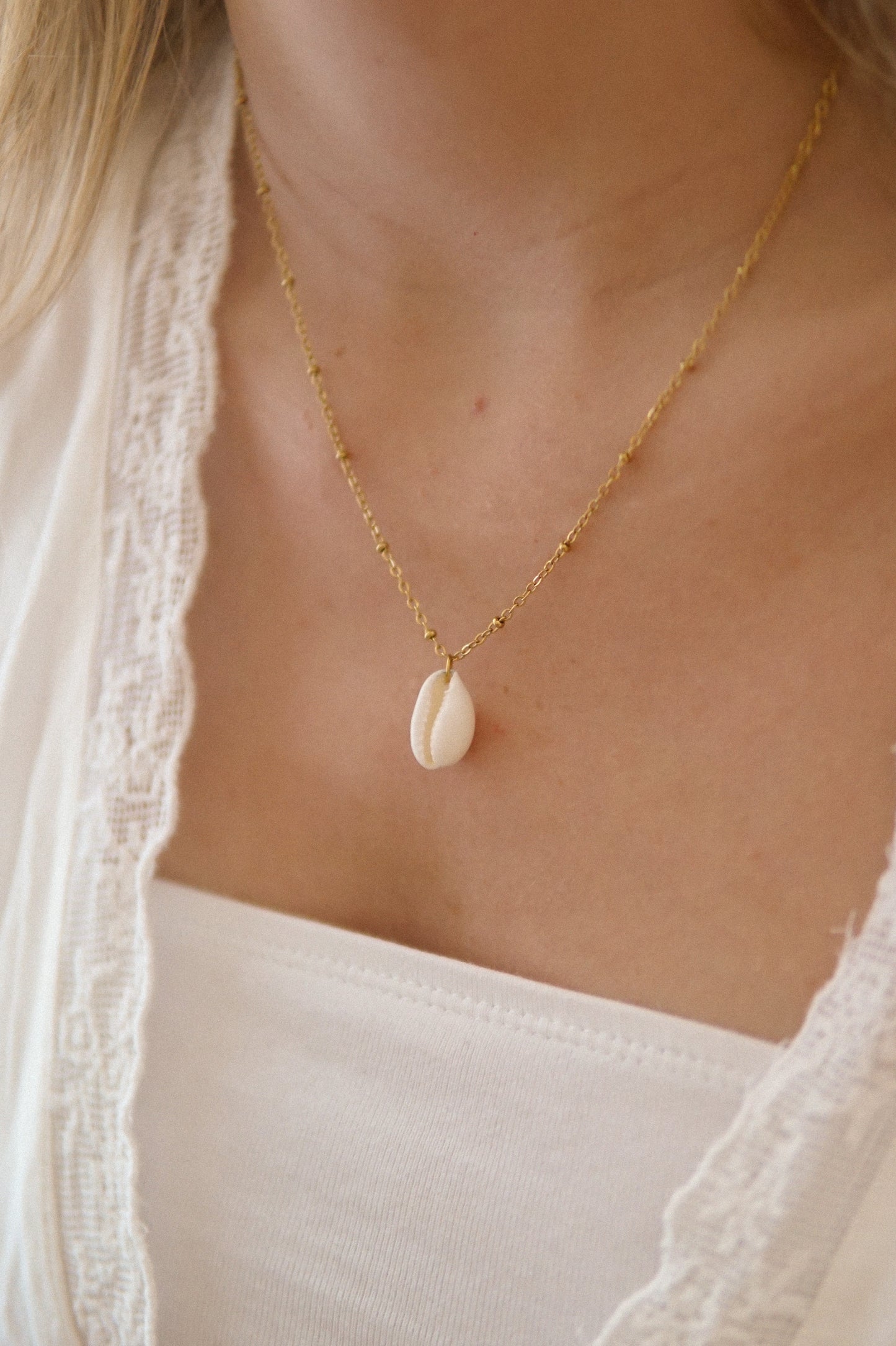 Halskette White Cowrie