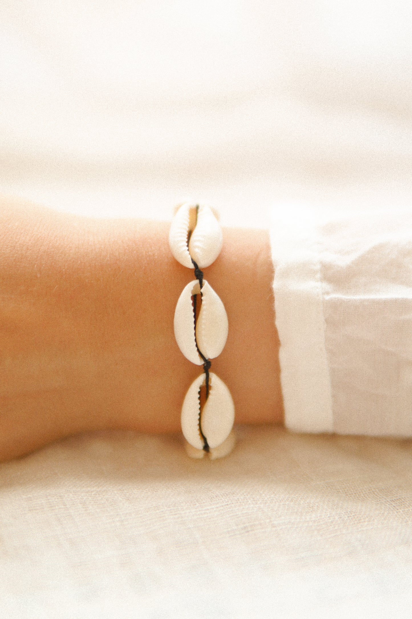 Armband Black Boho Cowrie