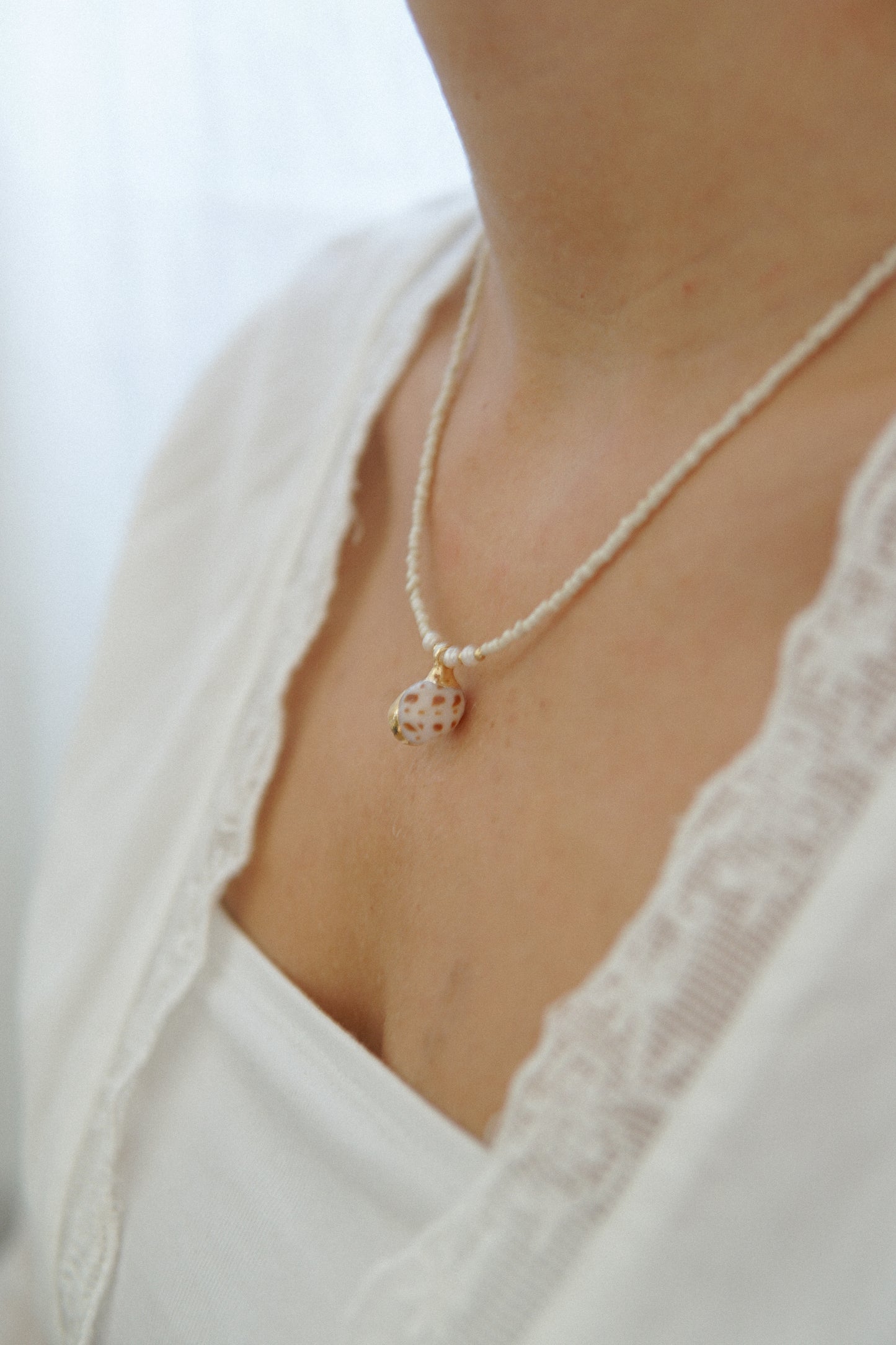 Halskette White Tiger Moon Seashell