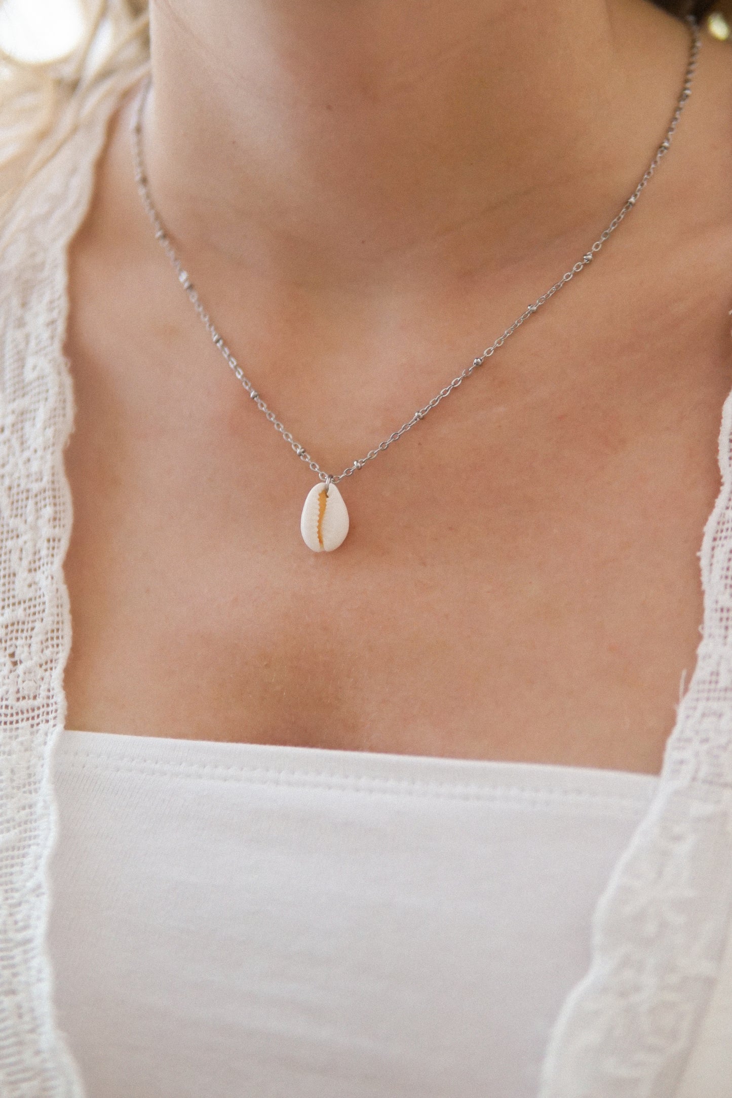 Halskette White Cowrie in Silber