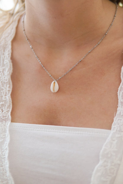 Halskette White Cowrie in Silber
